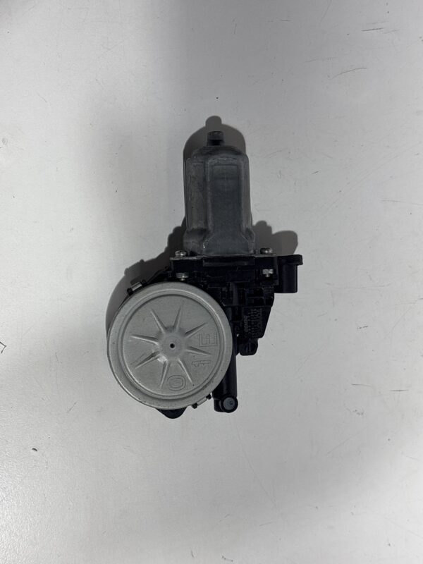 Door Power Window Regulator Motor Front Right Side 85720-37120 OEM