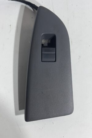 ISUZU NPR HD DOOR ELECTRICAL SWITCH  8982987510 OEM