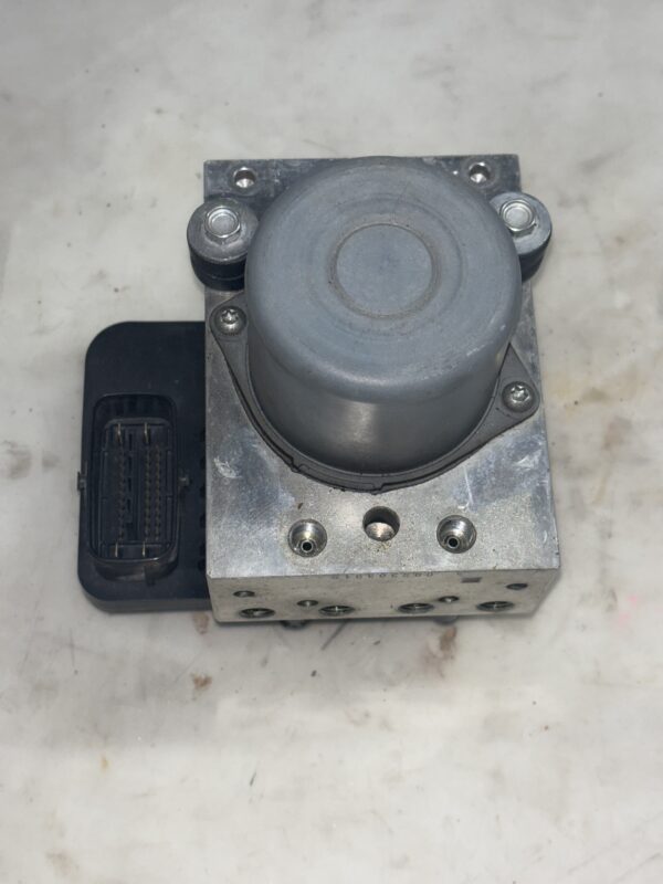 2016 ISUZU NPR NQR NRR ABS Anti Lock Brake Pump Module 898248993 OEM - Image 3