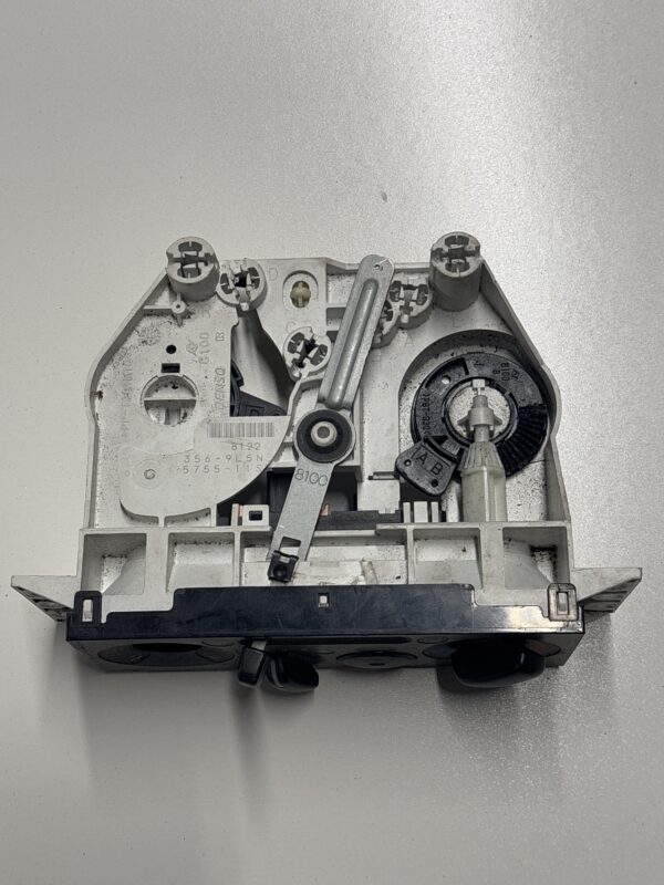 2011 Isuzu NPR AC/Heater Climate Controller Panel Switch - Image 4