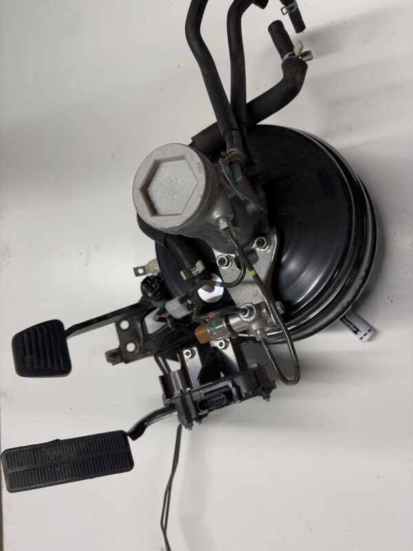 2017-2019 ISUZU ACCELERATOR PEDAL & BRAKE BOOSTER MASTER CYLINDER ASSEMBLY 865-05005 OEM