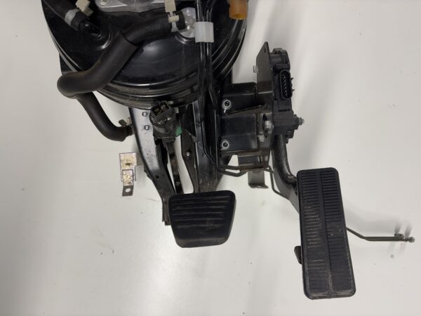2017-2019 ISUZU ACCELERATOR PEDAL & BRAKE BOOSTER MASTER CYLINDER ASSEMBLY 865-05005 OEM - Image 6