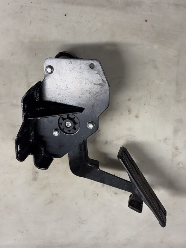 Gas Accelerator Pedal ISUZU NPR Gas 2012-2020 OEM 8980601540