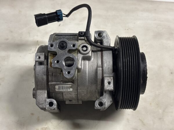 2014 Freightliner CASCADIA A/C Compressor Assembly 10S15C OEM