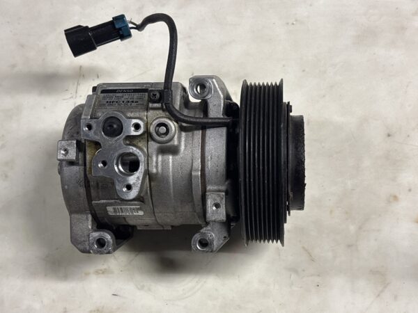 2014 Freightliner CASCADIA A/C Compressor Assembly 10S15C OEM - Image 6