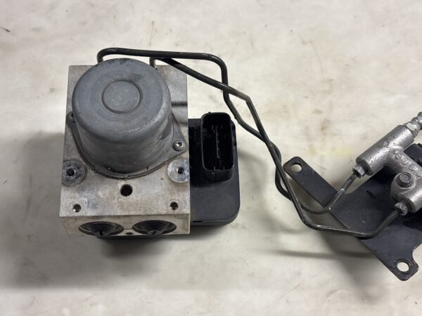 ABS Controle Modele Isuzu NPR 2021 113040-53240 OEM - Image 2