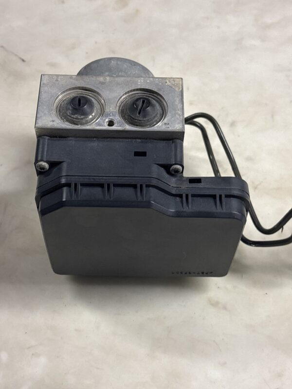 ABS Controle Modele Isuzu NPR 2021 113040-53240 OEM - Image 4