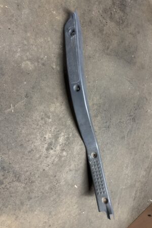 Door Sill Panel Lower Trim Plate Left ISUZU NPR NQR NRR