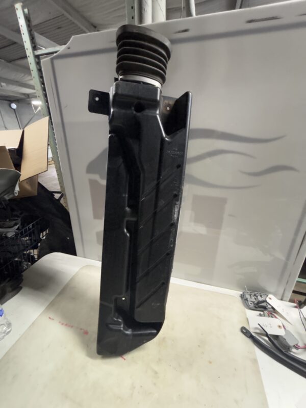 SUCTION DUCT ISUZU NPR 08-24 - Image 2