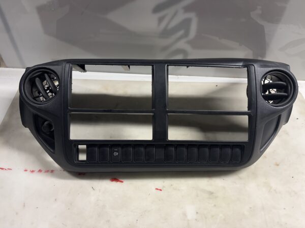 DASH CLUSTER SHROUD HINO 155 195