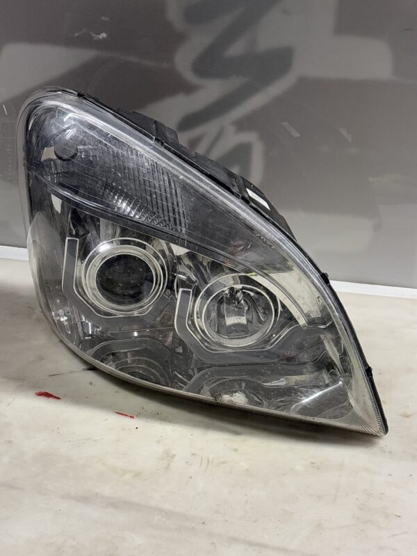 Right/Passenger Headlamp 2008-2020 Freightliner CASCADIA Used | P/N A6610064001