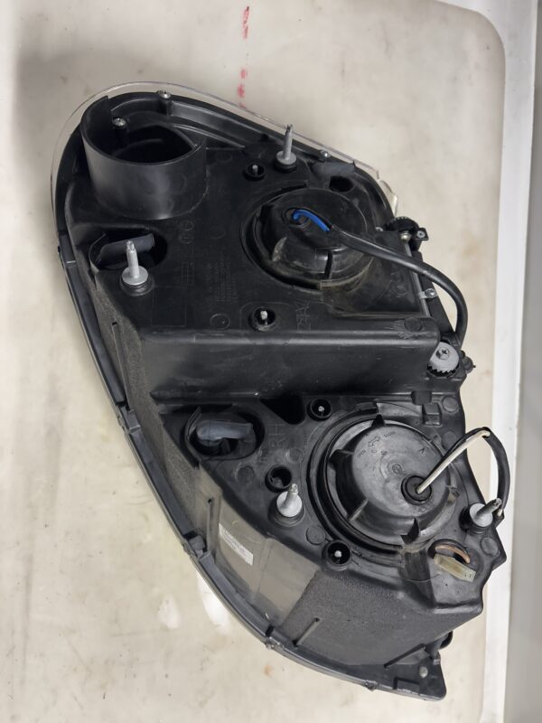 Right/Passenger Headlamp 2008-2020 Freightliner CASCADIA Used | P/N A6610064001 - Image 5