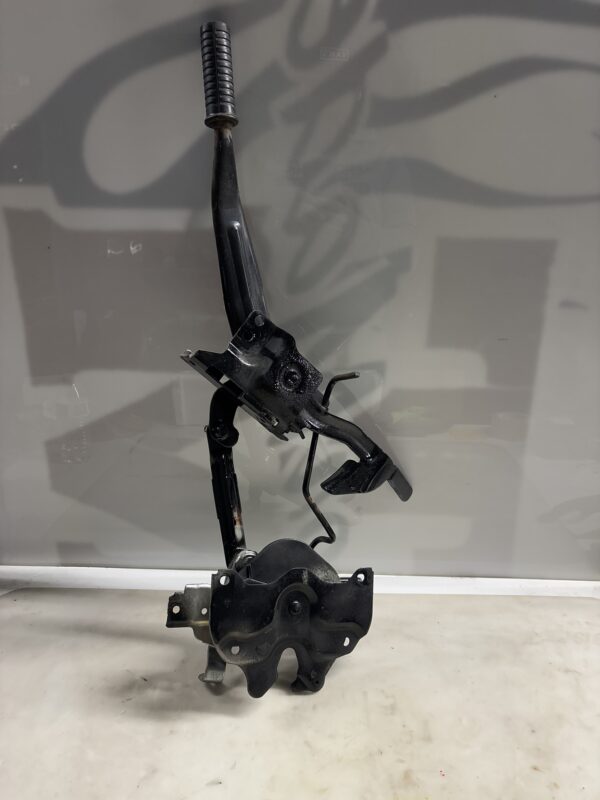 Cab Tilt Locking Mechanism Isuzu Npr 08-24 - Image 2