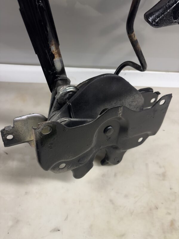 Cab Tilt Locking Mechanism Isuzu Npr 08-24 - Image 3