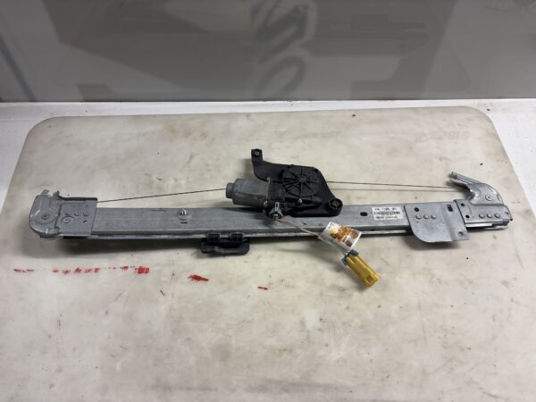Window Regulator RH FREIGHTLINER M2  A1871366001 OEM