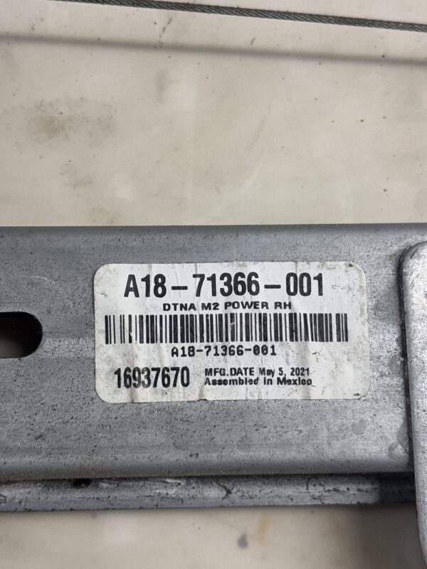Window Regulator RH FREIGHTLINER M2  A1871366001 OEM - Image 2