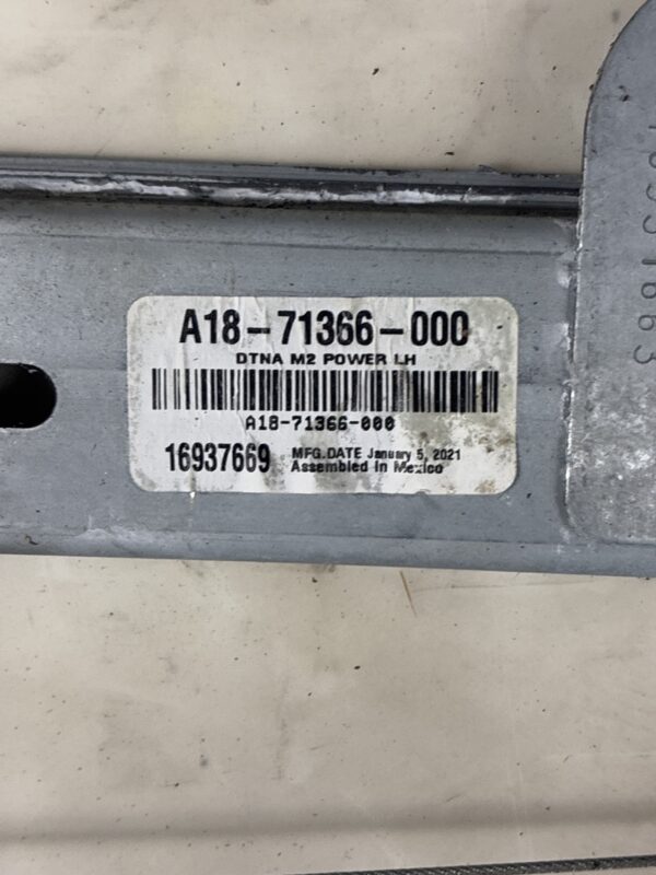 Window Regulator LH FREIGHTLINER M2  A1871366001 OEM - Image 3