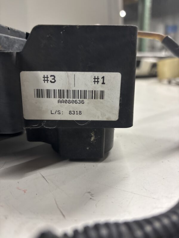 Underhood Power Distribution PDM Module INTERNATIONAL 2014 OEM 3997148C2 - Image 4