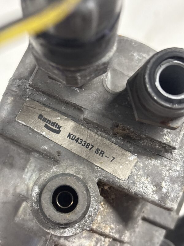 Bendix Spring Brake Valve SR-7 INTERNATIONAL OEM K043387 - Image 3