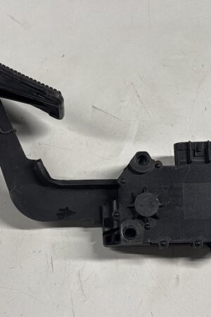 Gas Accelerator Pedal Isuzu 2012-2020 OEM 8980601540