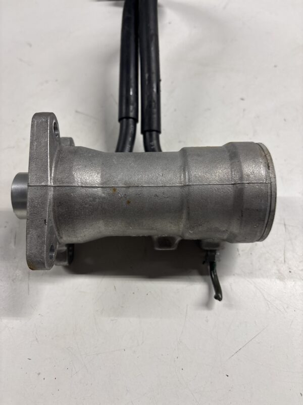 Brake Master Cylinder ISUZU NPR 2012-2020 OEM - Image 2