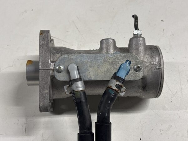 Brake Master Cylinder ISUZU NPR 2012-2020 OEM