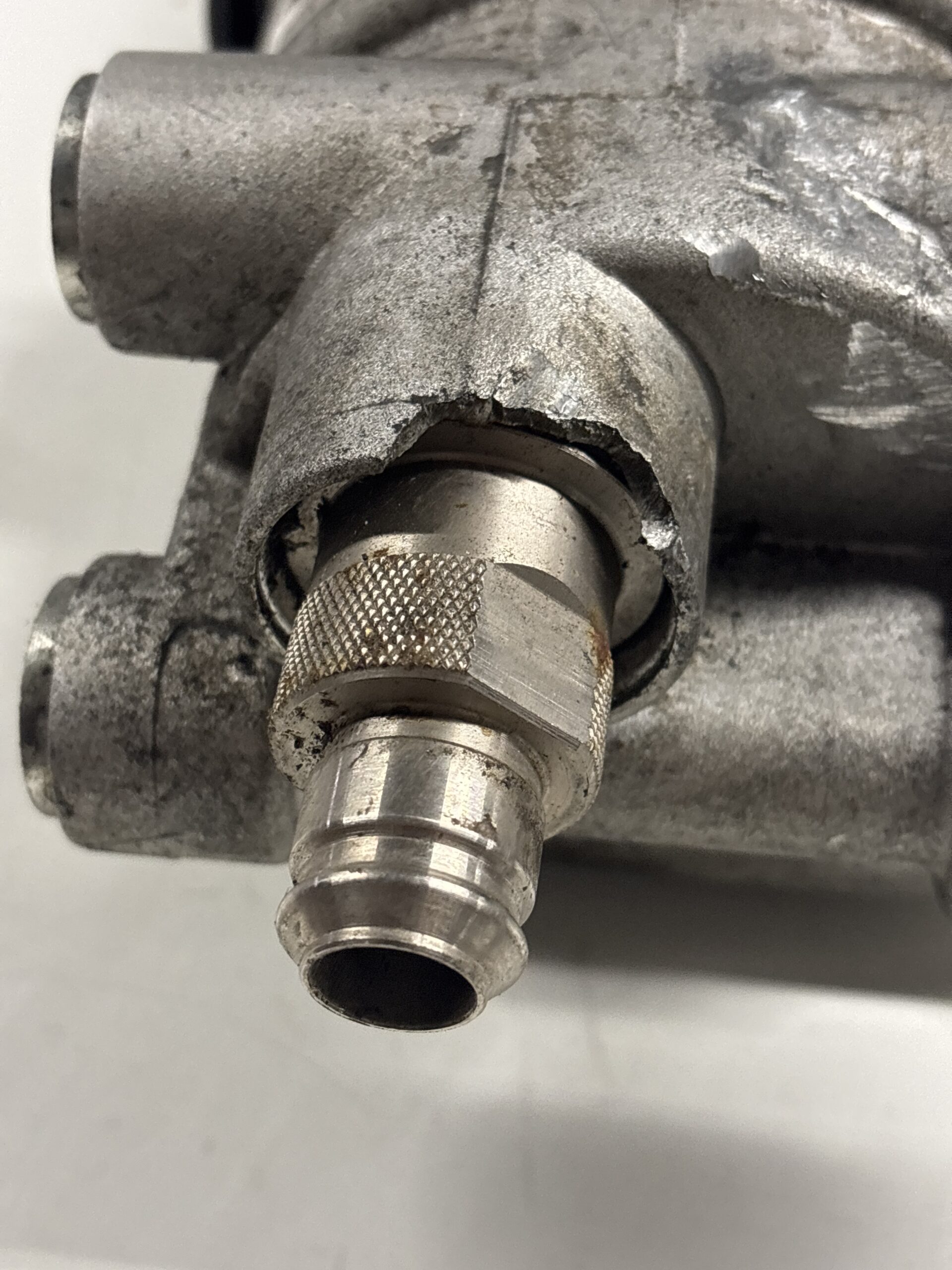 Davco Diesel Pro 245 Fuel Water Separator INTERNATIONAL OEM. Housing Damaged - Image 2