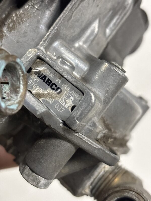 WABCO ABS Modulator Valve FREIGHTLINER CASCADIA OEM 4420010061 - Image 4