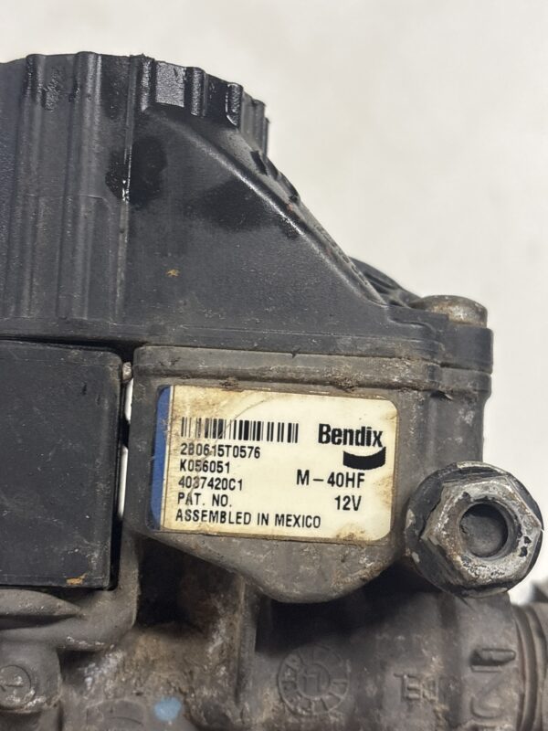 Bendix ABS Modulator Valve M-40HF INTERNATIONAL OEM 4037420C1 - Image 2