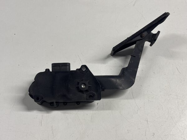 Gas Accelerator Pedal Isuzu 2012-2020 OEM 8980601540 - Image 2