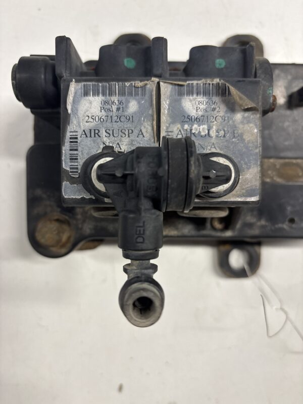 Air Brake Control Module INTERNATIONAL OEM 2506712C91 - Image 2