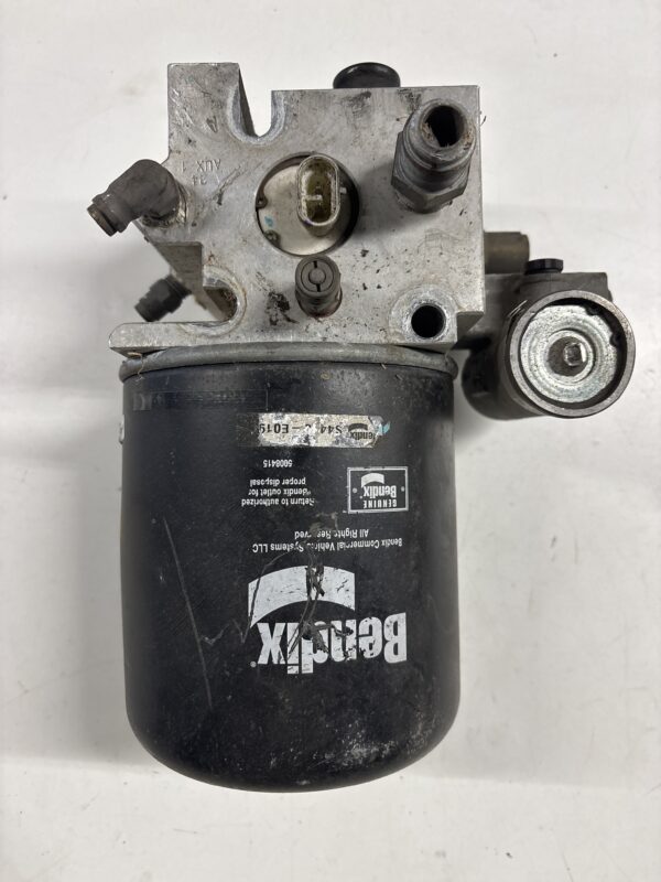 Bendix Air Dryer OEM 5762094 5008415. Dented