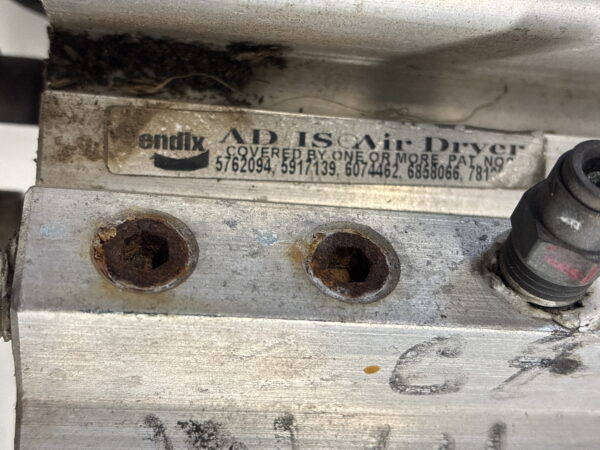 Bendix Air Dryer OEM 5762094 5008415. Dented - Image 4