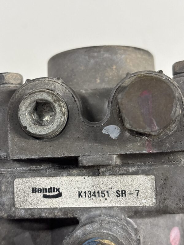Bendix Spring Brake Valve SR-7 INTERNATIONAL OEM K134151 - Image 2