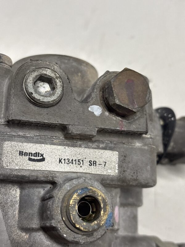 Bendix Spring Brake Valve SR-7 INTERNATIONAL OEM K134151 - Image 5