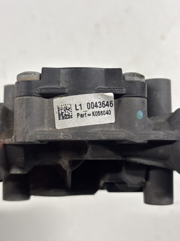 Bendix ABS Modulator Valve M-40HF OEM K056040 - Image 2