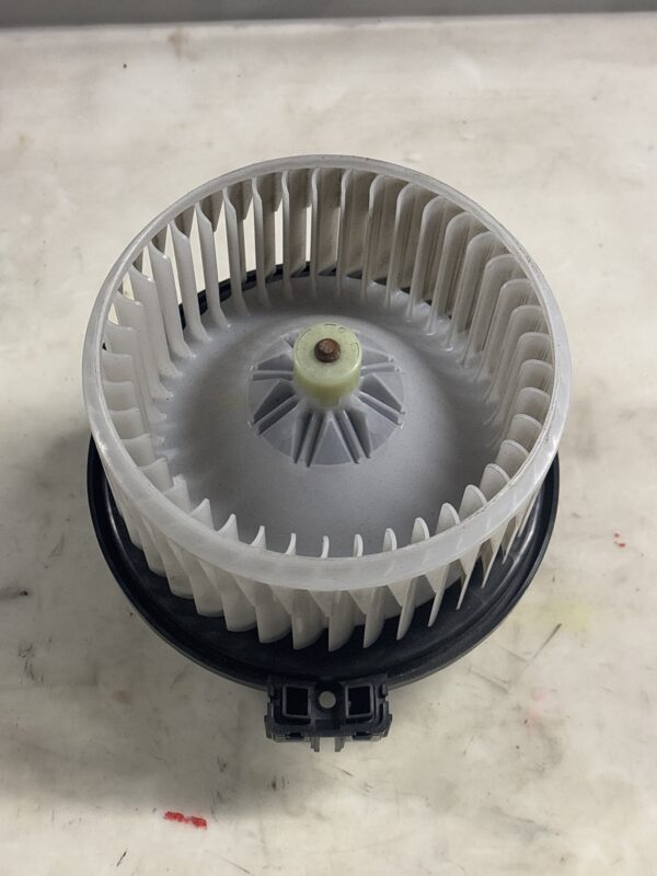 Blower Motor Isuzu NPR 2012-2018 OEM 117300-4620 - Image 2