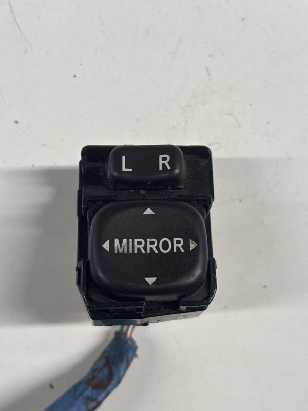 Door Mirror Switch HINO 195 OEM 183574