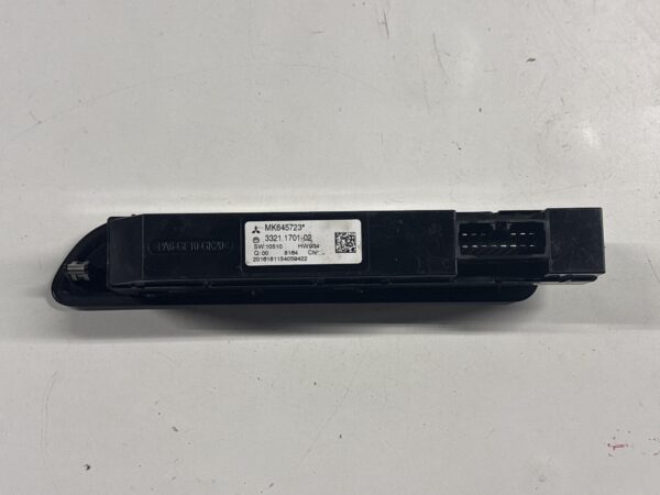Front Right Door Window Switch Mitsubishi Fuso OEM MK645723 - Image 3