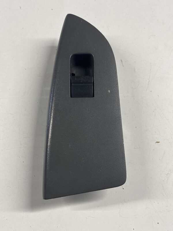 Front Right Door Window Switch ISUZU NPR 2012-2020 OEM M32930