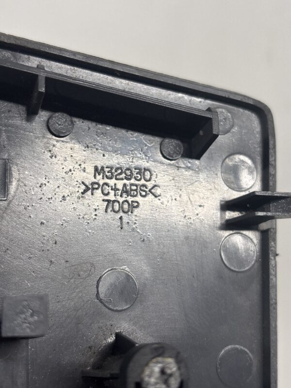 Front Right Door Window Switch ISUZU NPR 2012-2020 OEM M32930 - Image 2