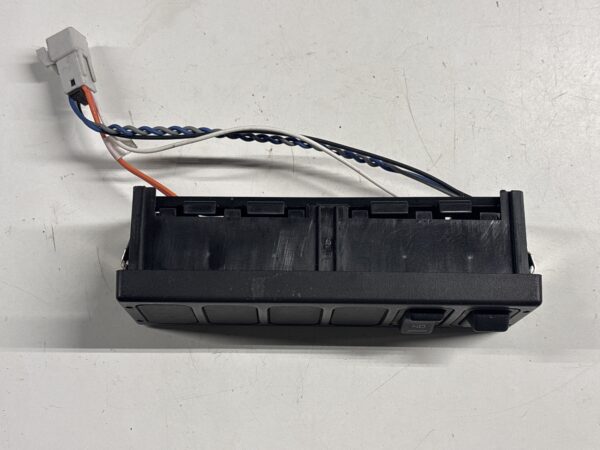 Dashboard Switch Panel International OEM 3575432C5 - Image 3