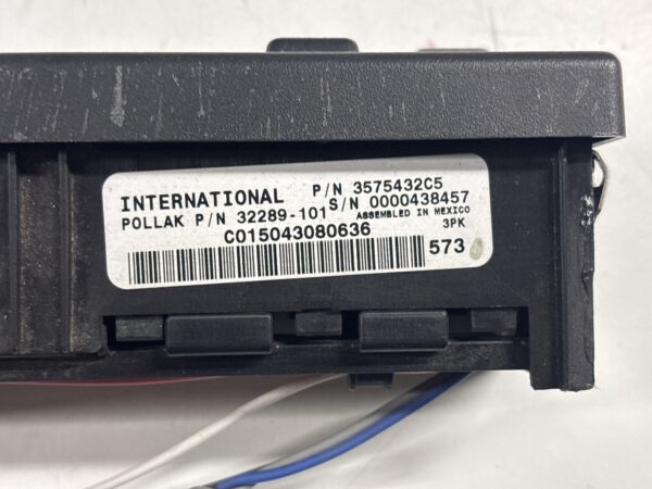 Dashboard Switch Panel International OEM 3575432C5 - Image 2