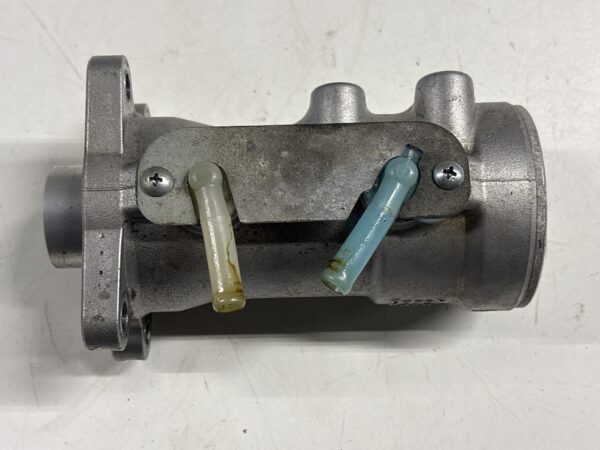 Brake Master Cylinder HINO 195 2020 OEM - Image 2