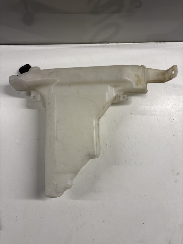 Washer Reservoir ISUZU NPR 2012-2020 OEM - Image 2