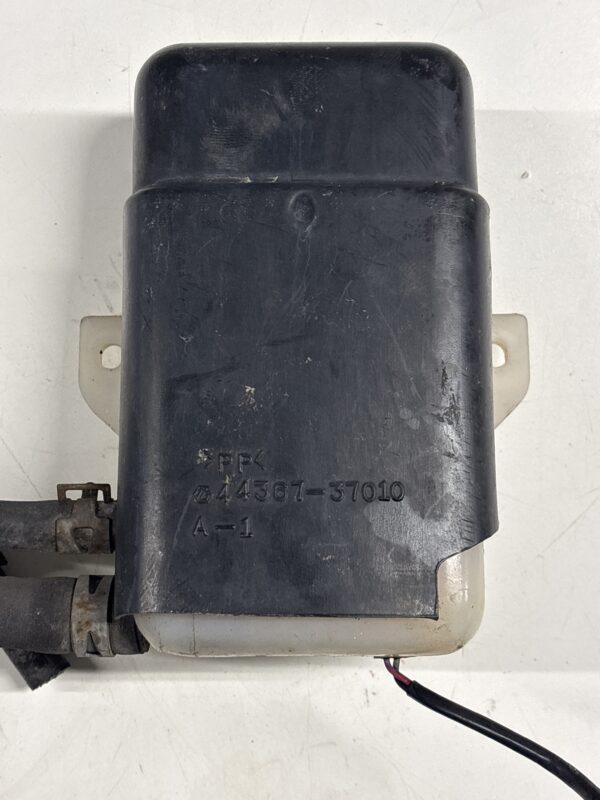 Brake Fluid Reservoir HINO 195 OEM 44367-37010 - Image 2