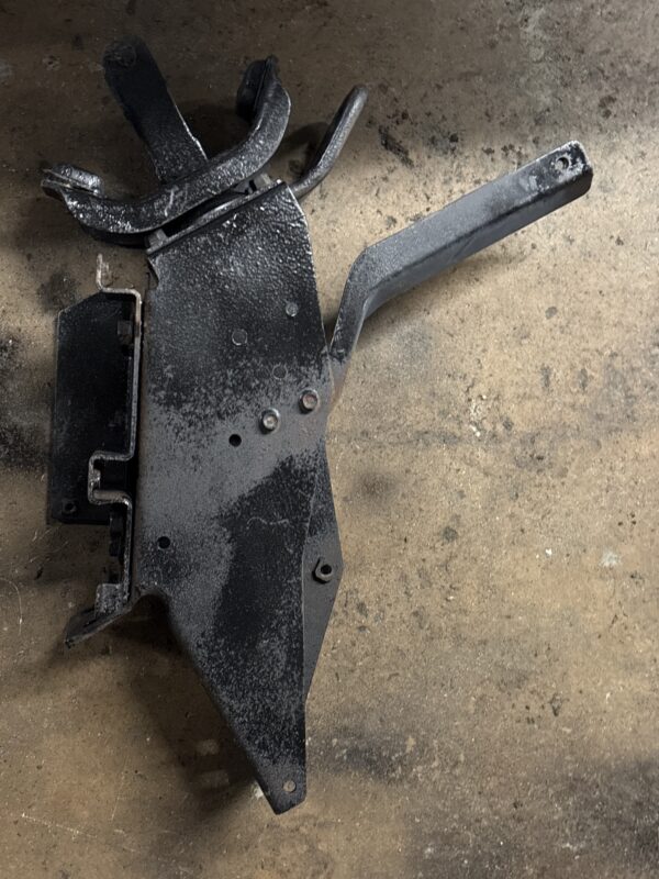 Cab Mount ISUZU NPR 2020 OEM 630-10835 - Image 4