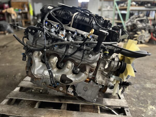 Engine Motor 6.0L ISUZU NPR HD Gas 2018 OEM 812553399 12680605