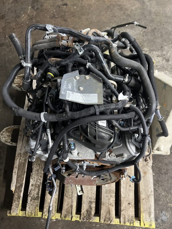 Engine Motor 6.0L ISUZU NPR HD Gas 2019 OEM 812553399 12680606 - Image 2