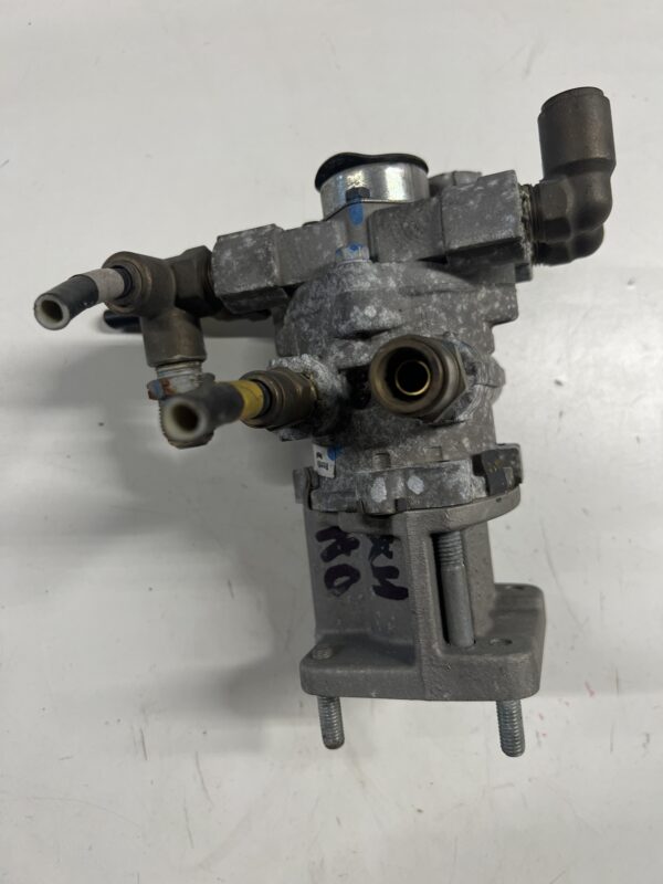Bendix Air Brake Valve HINO OEM 5005889 T-5006133 - Image 3